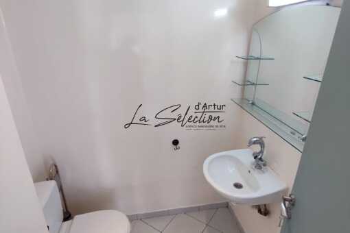 Large empty 3-bedroom apartment for rent