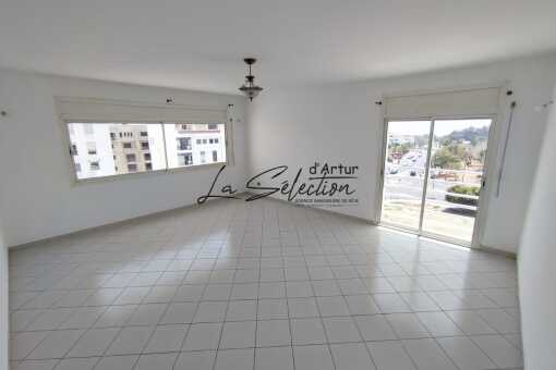 Large empty 3-bedroom apartment for rent