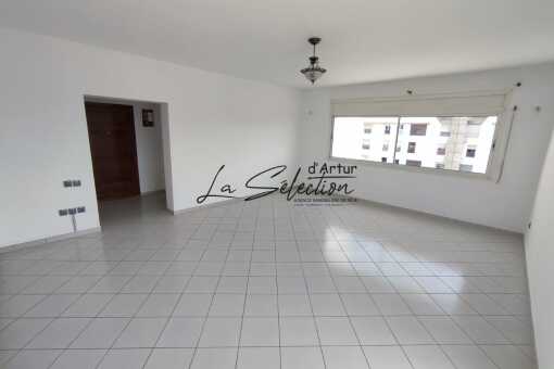 Large empty 3-bedroom apartment for rent