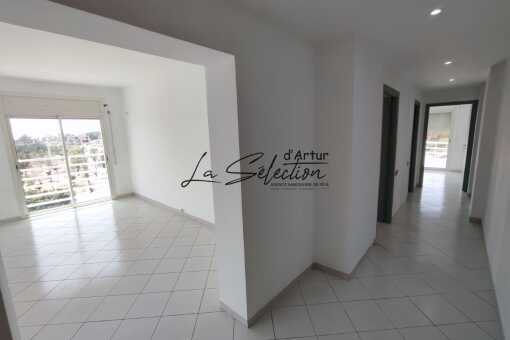 Large empty 3-bedroom apartment for rent