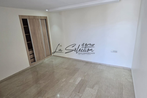 Beautiful empty apartment in the center of the Founty district for Rent