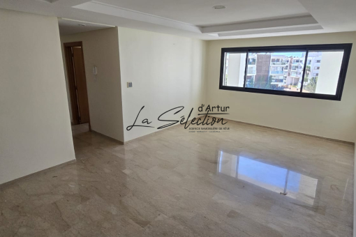 Beautiful empty apartment in the center of the Founty district for Rent