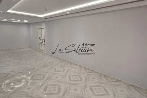 Very large 3 bedroom apartment in the center of Founty for Rent Empty