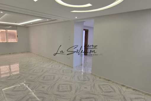 Very large 3 bedroom apartment in the center of Founty for Rent Empty